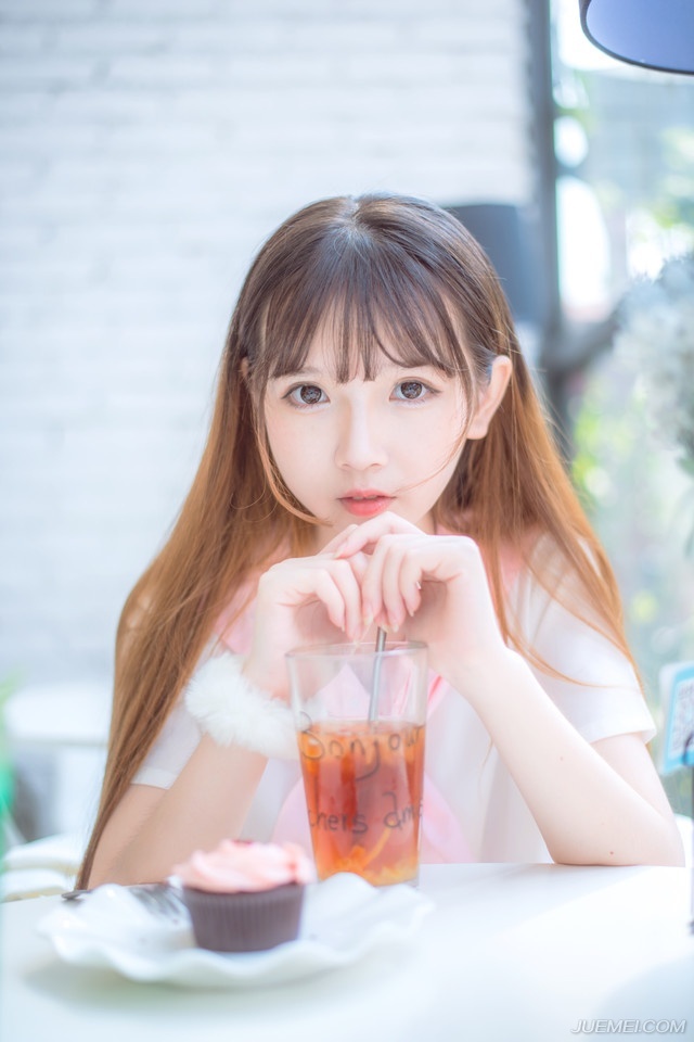 “你……”刘璋怒视法正，法正却一脸淡然的看向刘璝：“也幸好，他够蠢，帮我们解决了张任，否则，要入成都，还需多废许多功夫。”
